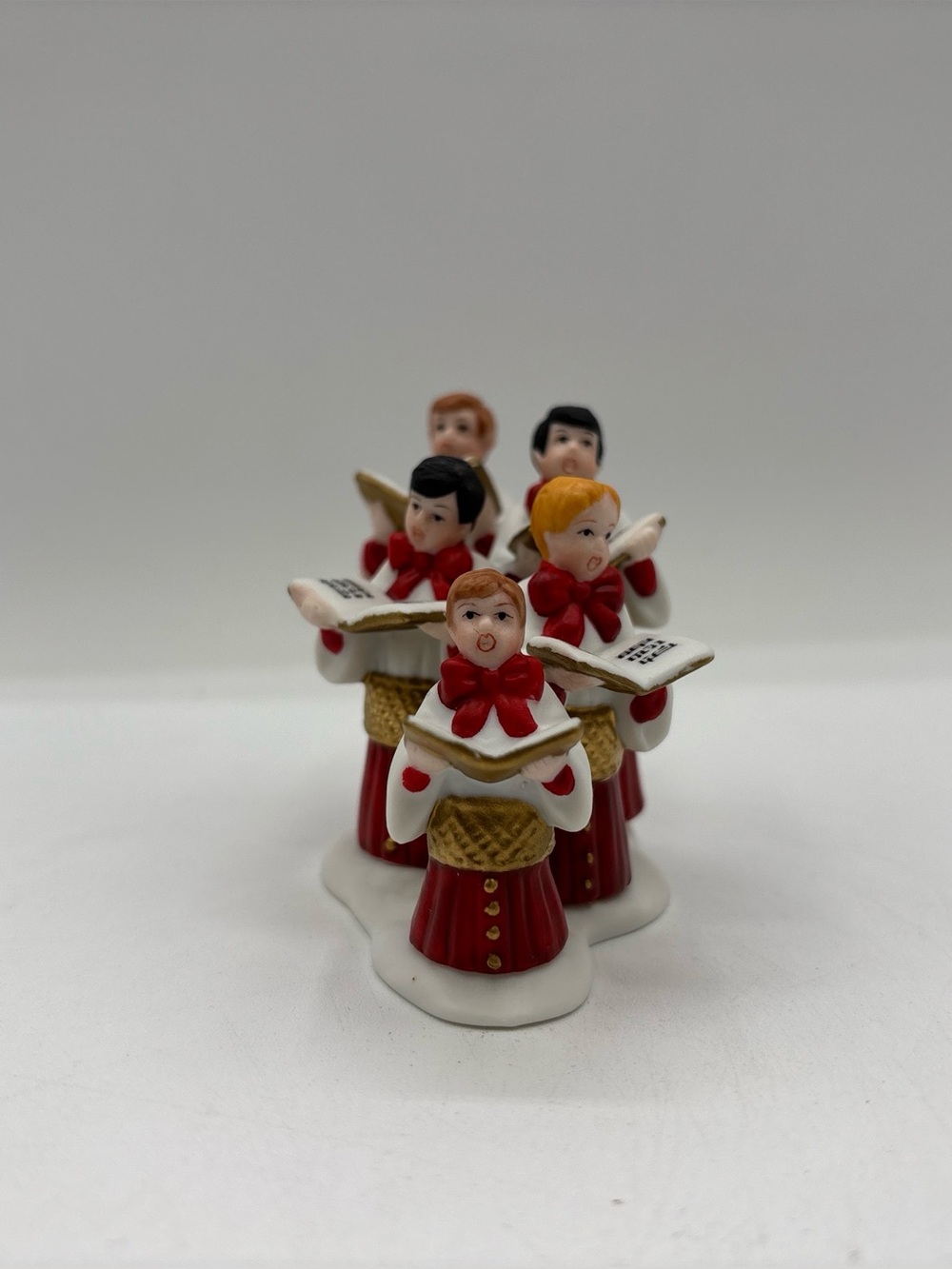 Department 56 1995 Vintage Heritage Village Choirboys All In A Row 5889-2 Retire